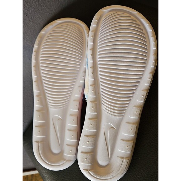 WOMEN'S NIKE *VICTORI ONE SLIDE PRINT* COLORS~/WHITE/BRIGHT MANGO SIZE 11 - Picture 8 of 10